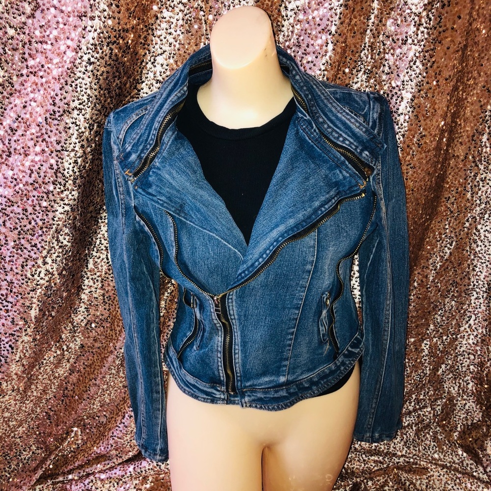 Jean jacket with zippers